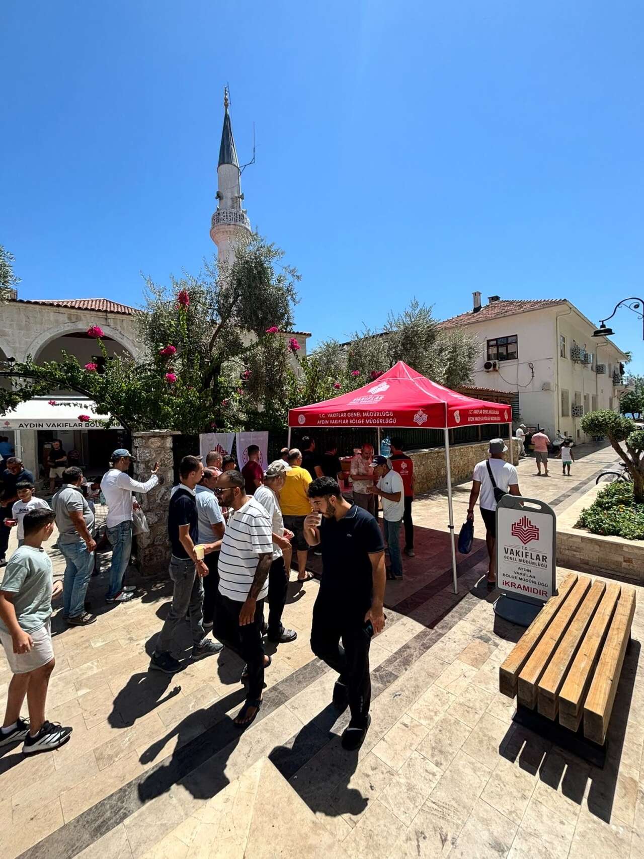 Marmaris'te Vakıflar'dan Yaz Sıcağında Gönülleri Serinleten İkram 2